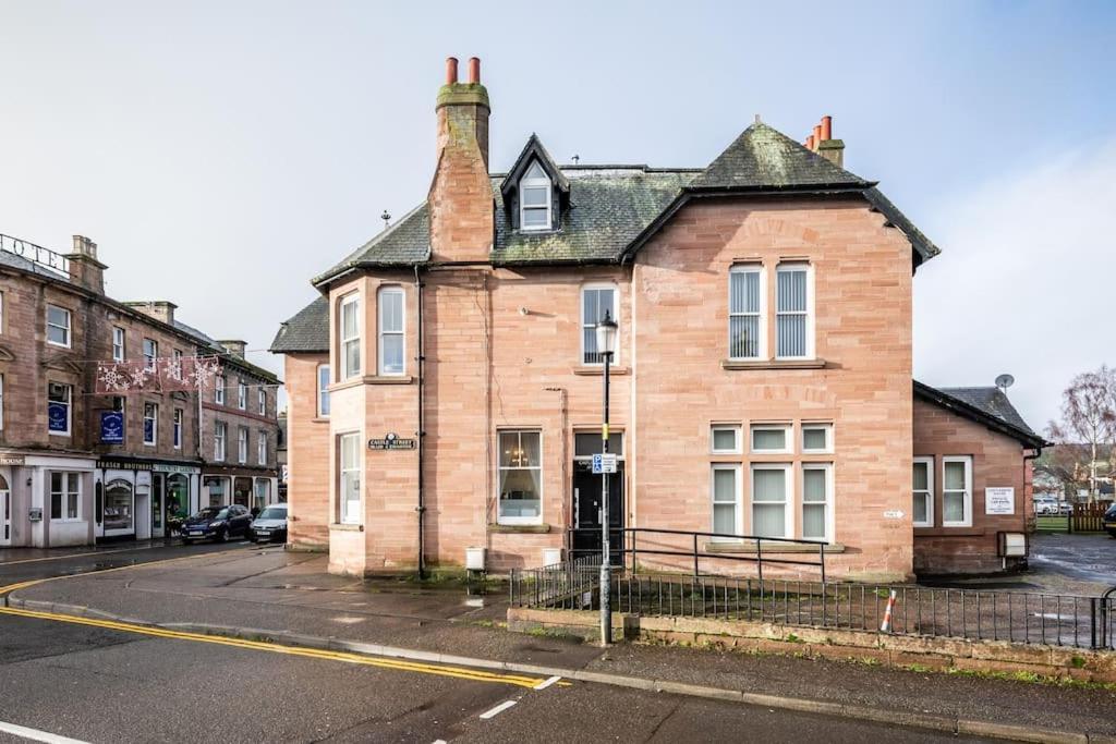 Castlebank House Flats, ดิงวอลล์ ภายนอก รูปภาพ