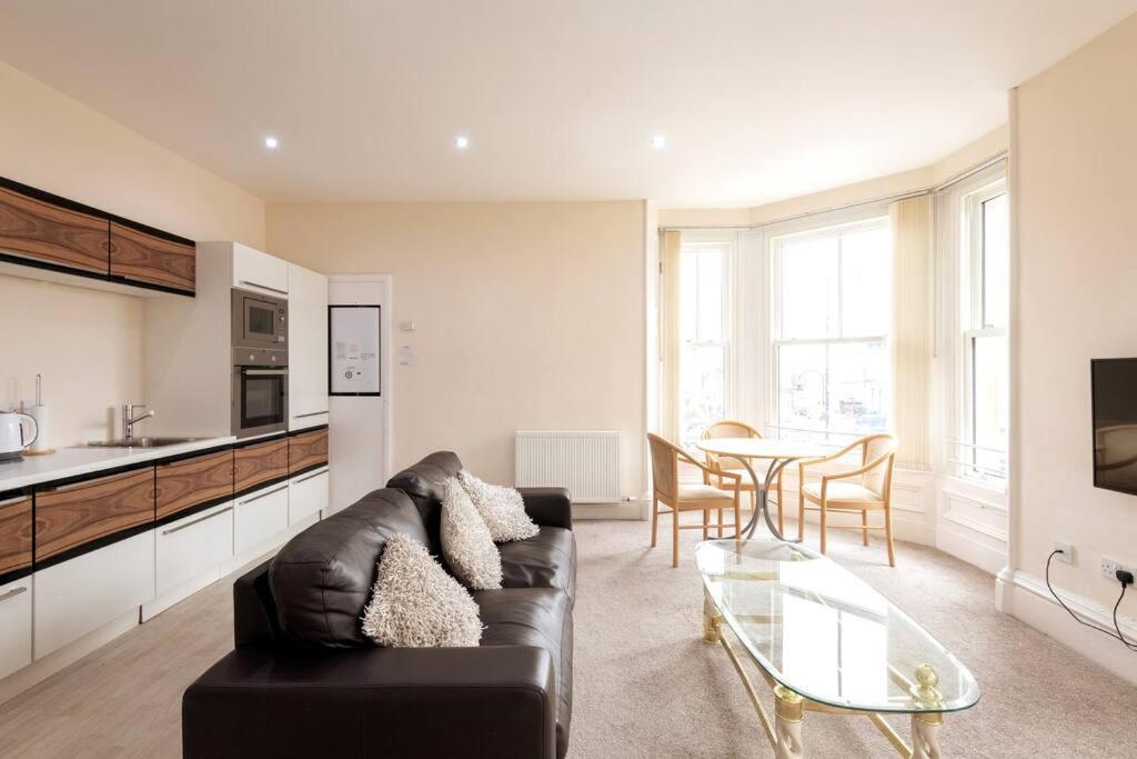 Castlebank House Flats, ดิงวอลล์ ภายนอก รูปภาพ